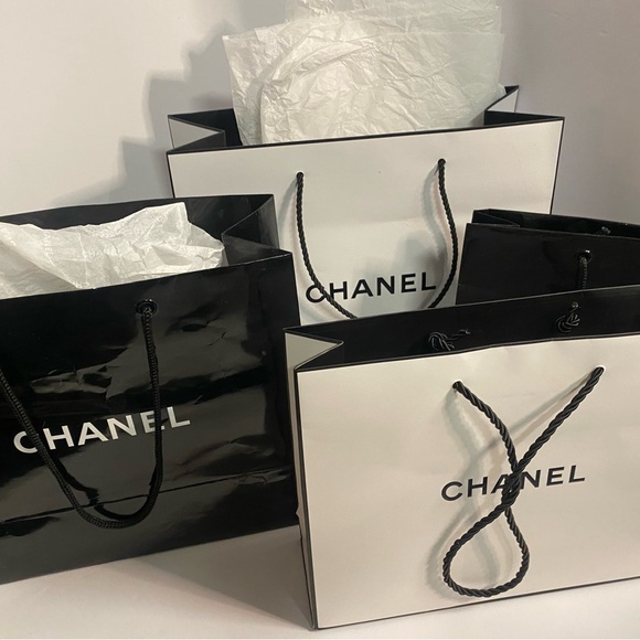 CHANEL Monochrome Shopping Bags - Picture 2 of 5